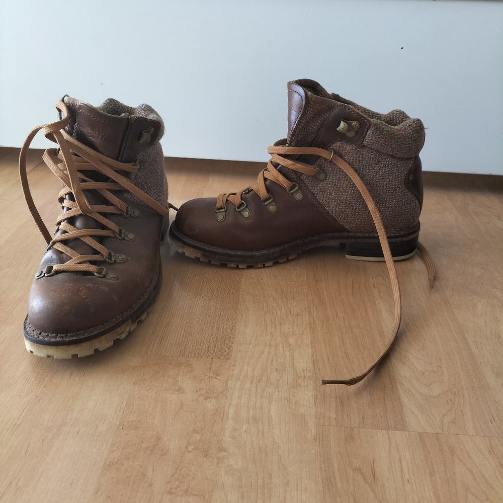 Woolrich genuine leather and woven wool boots, sz 8